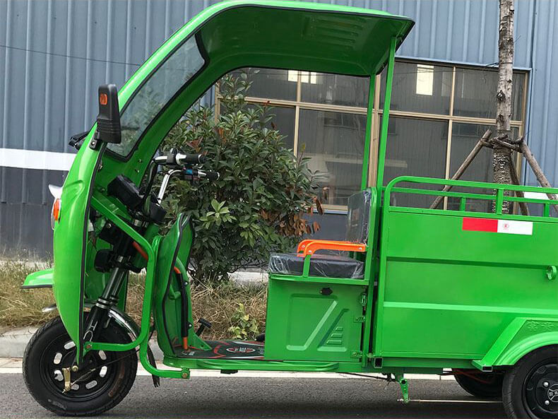 Triciclo eléctrico para el transporte de residuos TKW-2001 (2 contenedores)