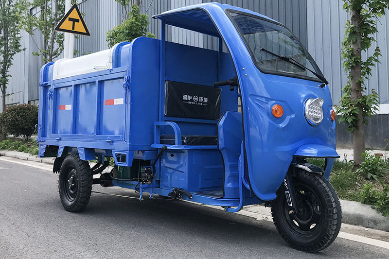 Tricycle électrique de collecte des déchets TKW-1800, avec benne fermée