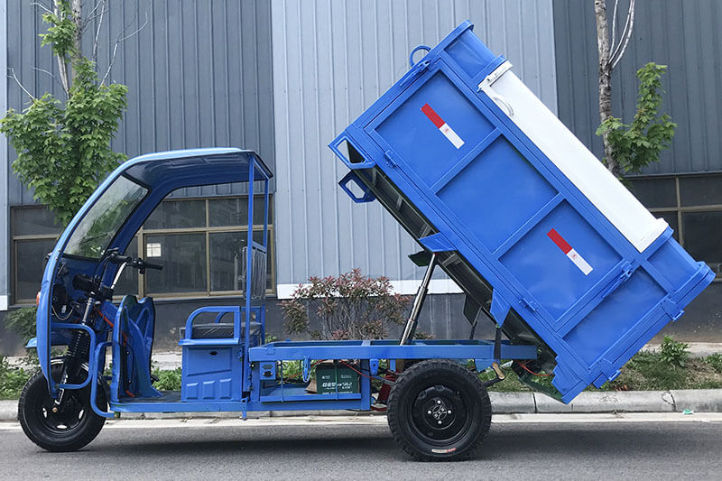 Tricycle électrique de collecte des déchets TKW-1800, avec benne fermée